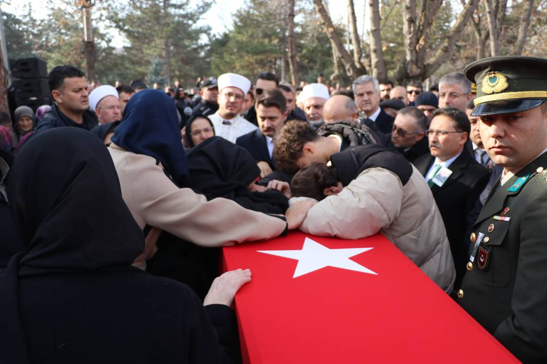 Kayseri şehidine ağladı! Tuğgeneral İsa Baydilli'ye son veda - Resim: 6